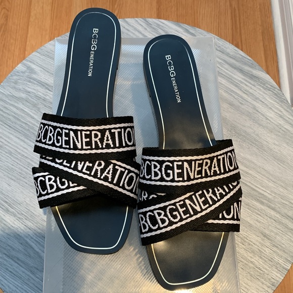 BCBGeneration Women’s Kala Flat Sandals - Picture 2 of 4